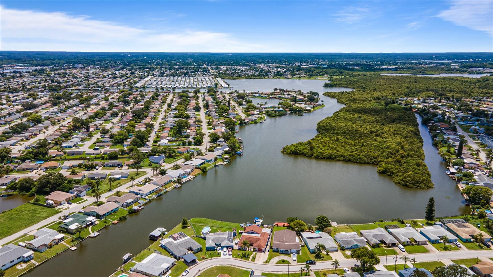 Listing photo id 36 for 2030 Norfolk Drive