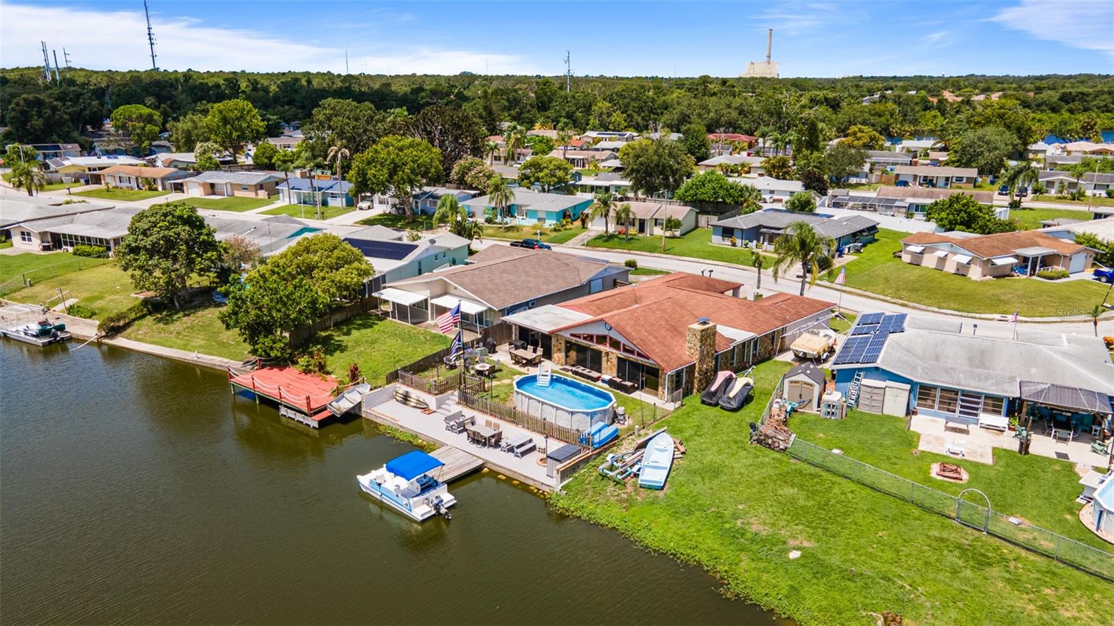 Listing photo id 38 for 2030 Norfolk Drive