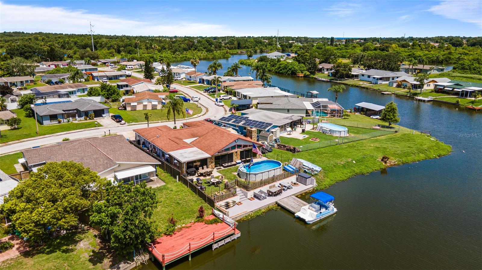 Listing photo id 39 for 2030 Norfolk Drive