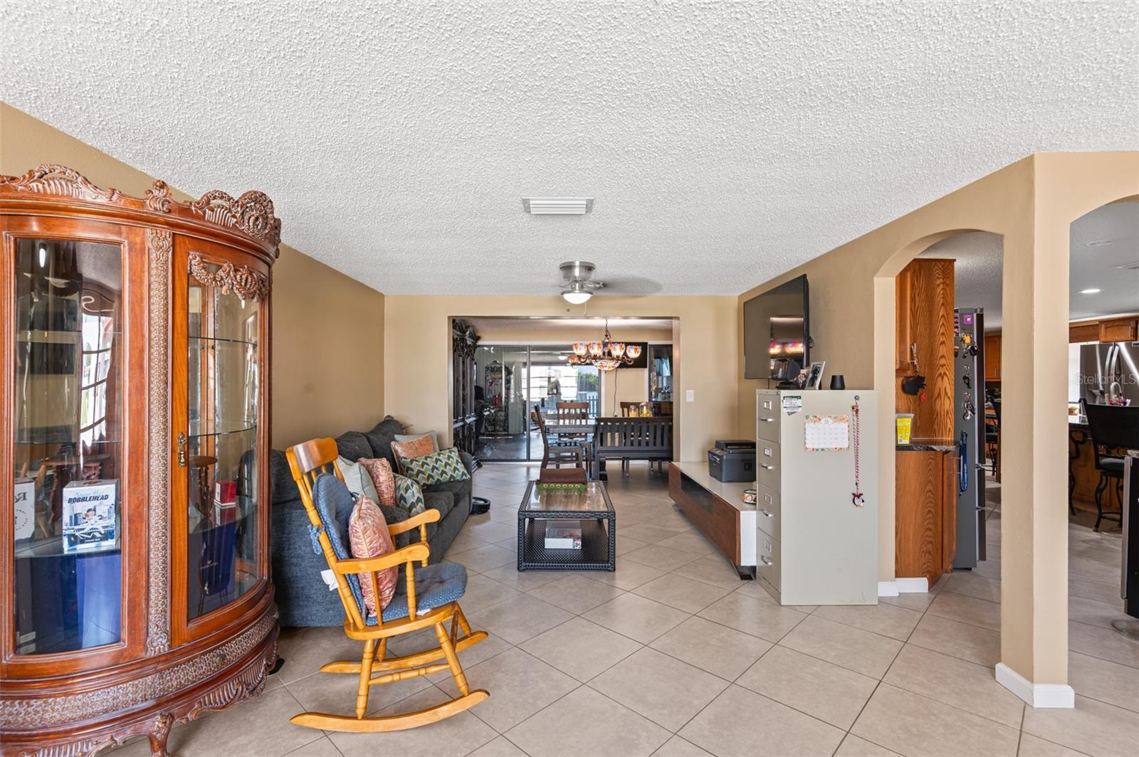 Listing photo id 4 for 2030 Norfolk Drive
