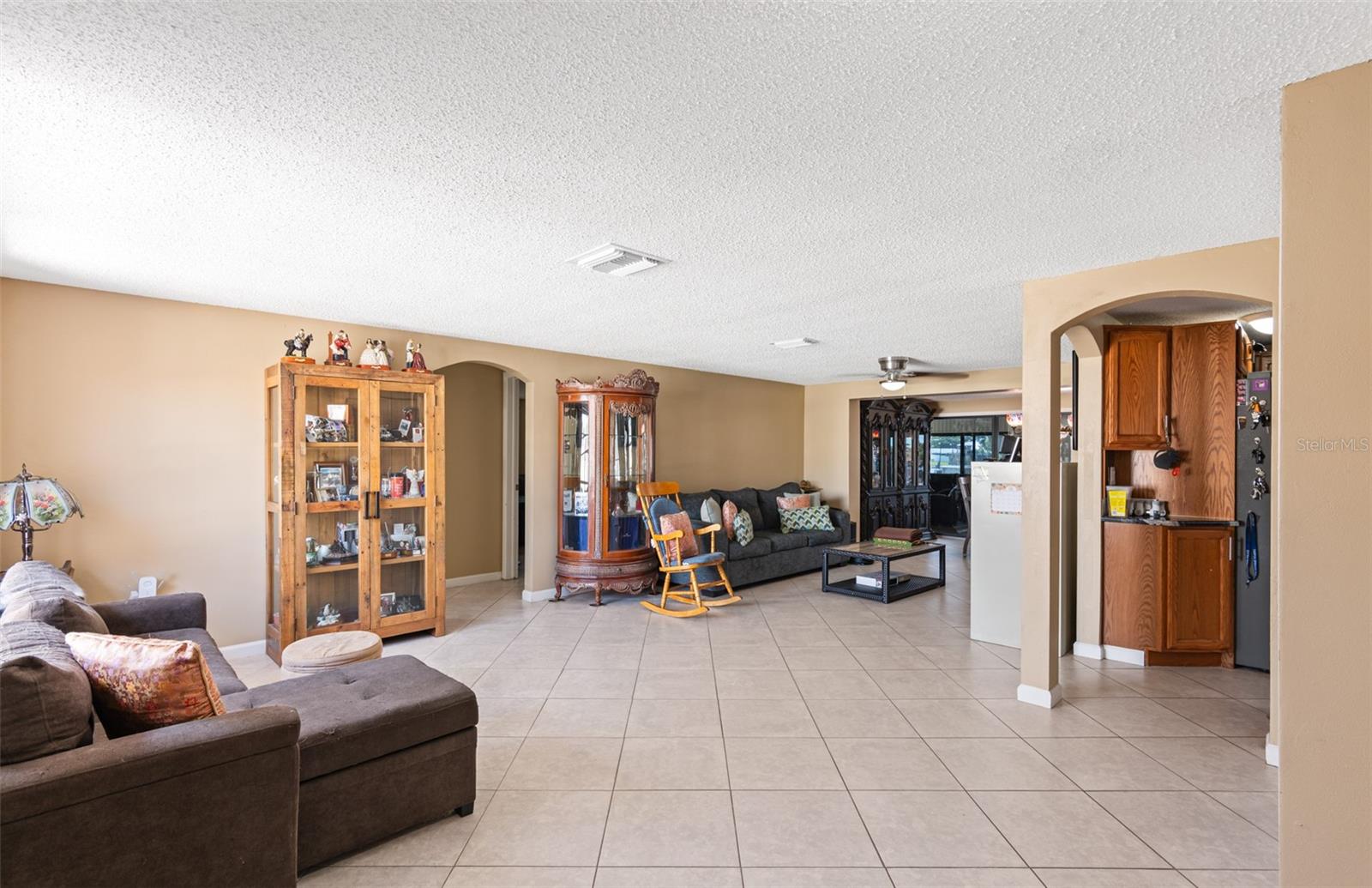 Listing photo id 5 for 2030 Norfolk Drive