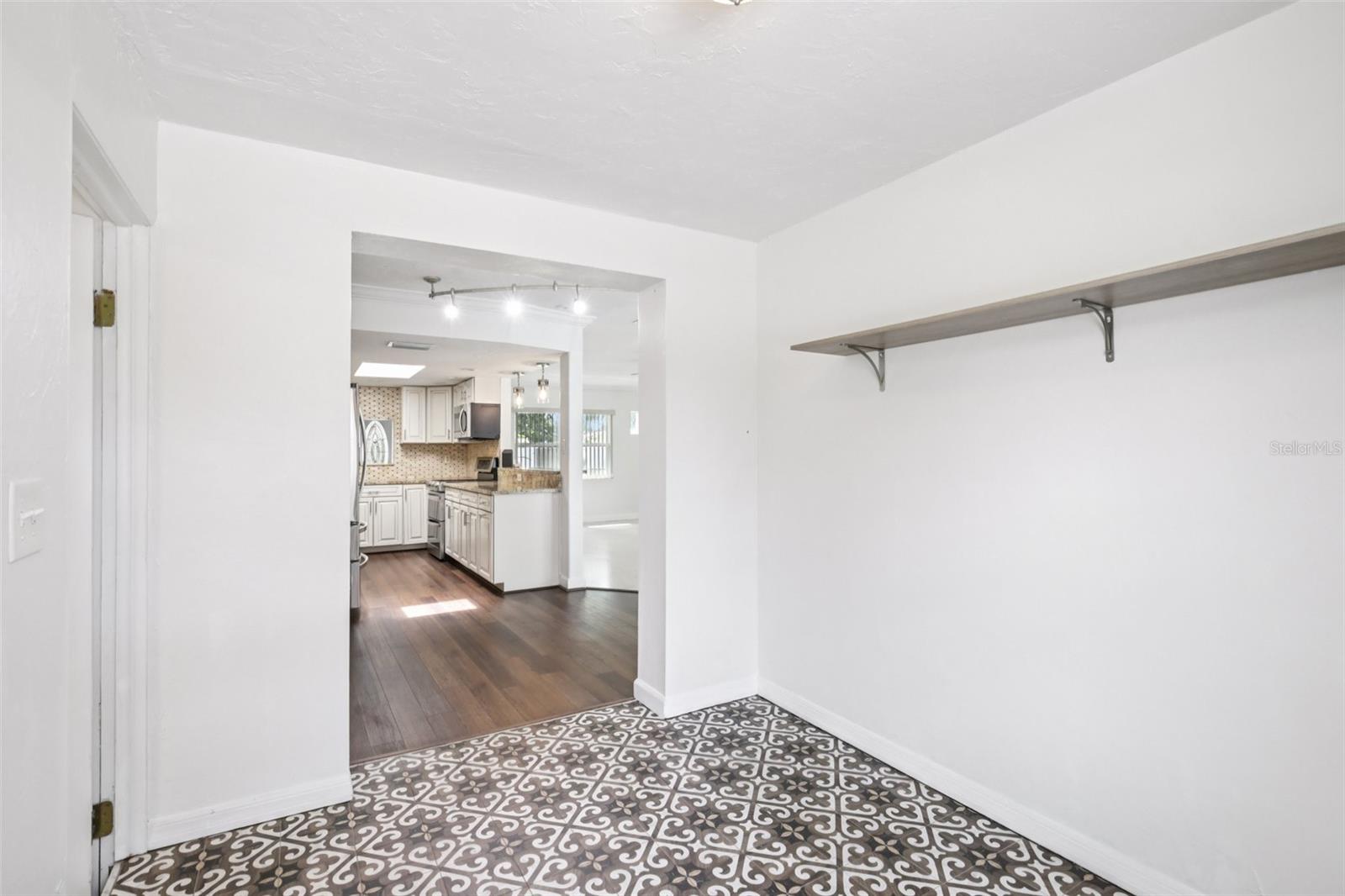 Image 18 of 43 For 6220 Murdock Avenue