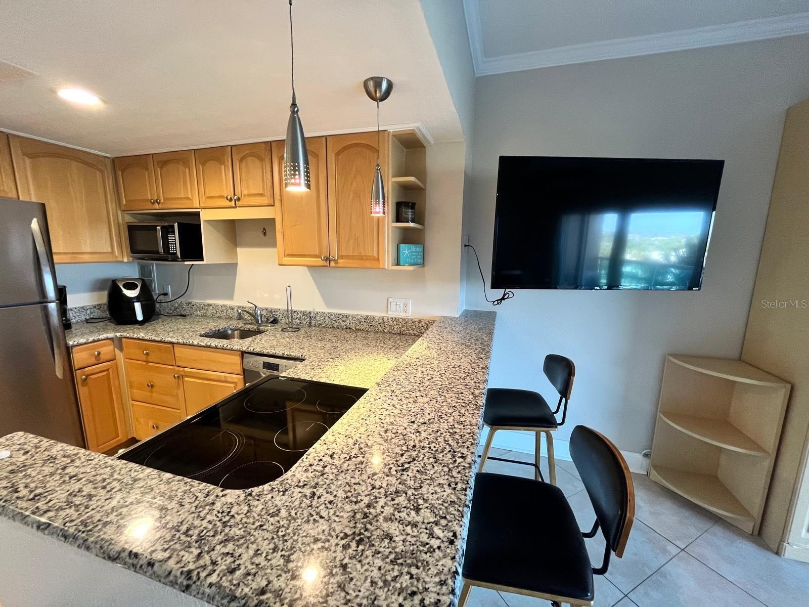 Image 11 of 51 For 880 Mandalay Avenue C412
