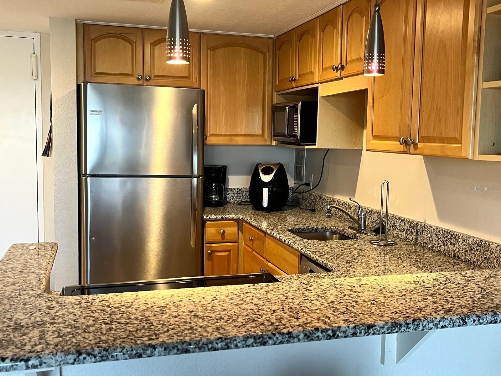 Image 12 of 51 For 880 Mandalay Avenue C412
