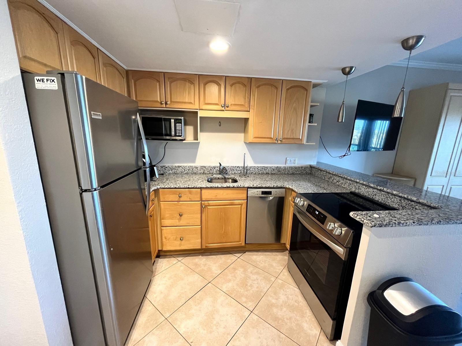 Image 14 of 51 For 880 Mandalay Avenue C412
