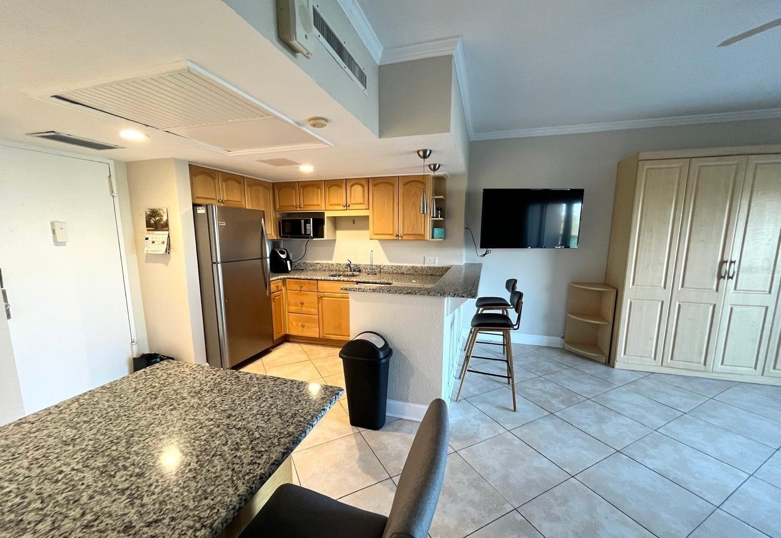 Image 5 of 51 For 880 Mandalay Avenue C412