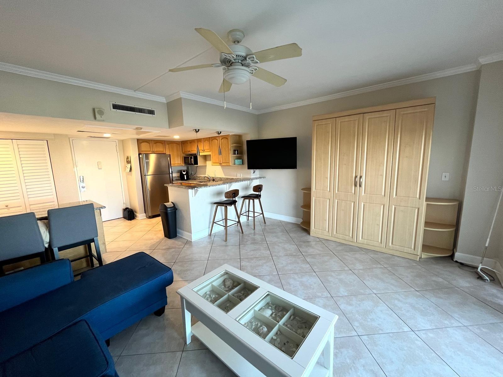 Image 7 of 51 For 880 Mandalay Avenue C412