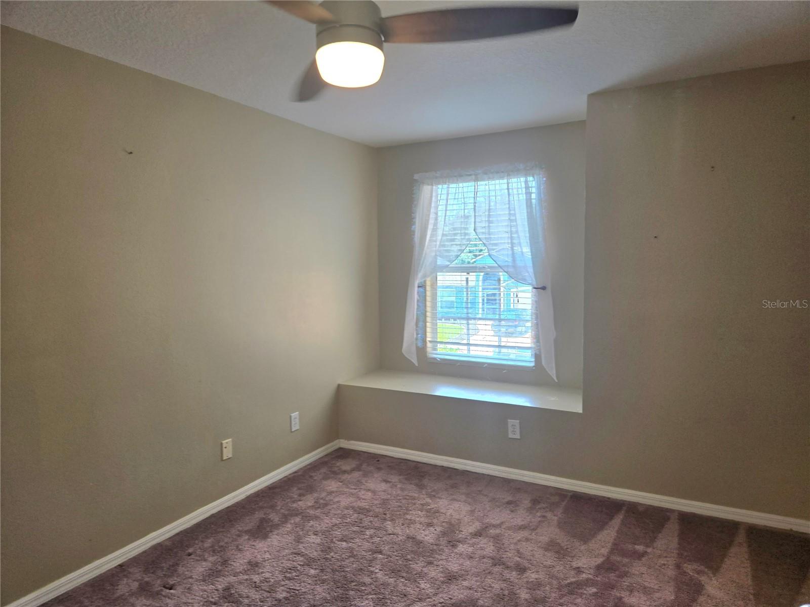 Listing photo id 9 for 31141 Harthorn Court