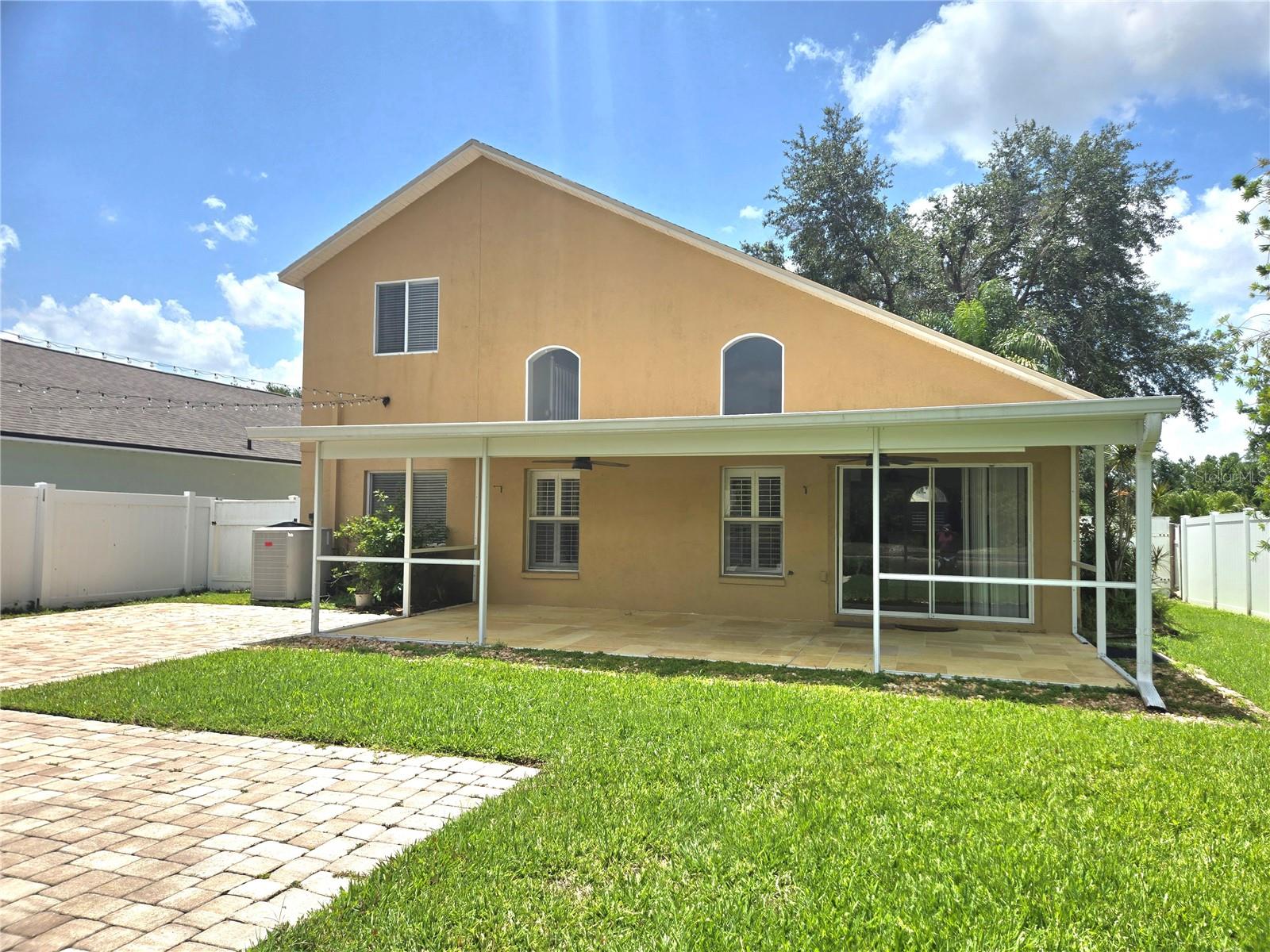 Listing photo id 10 for 31141 Harthorn Court