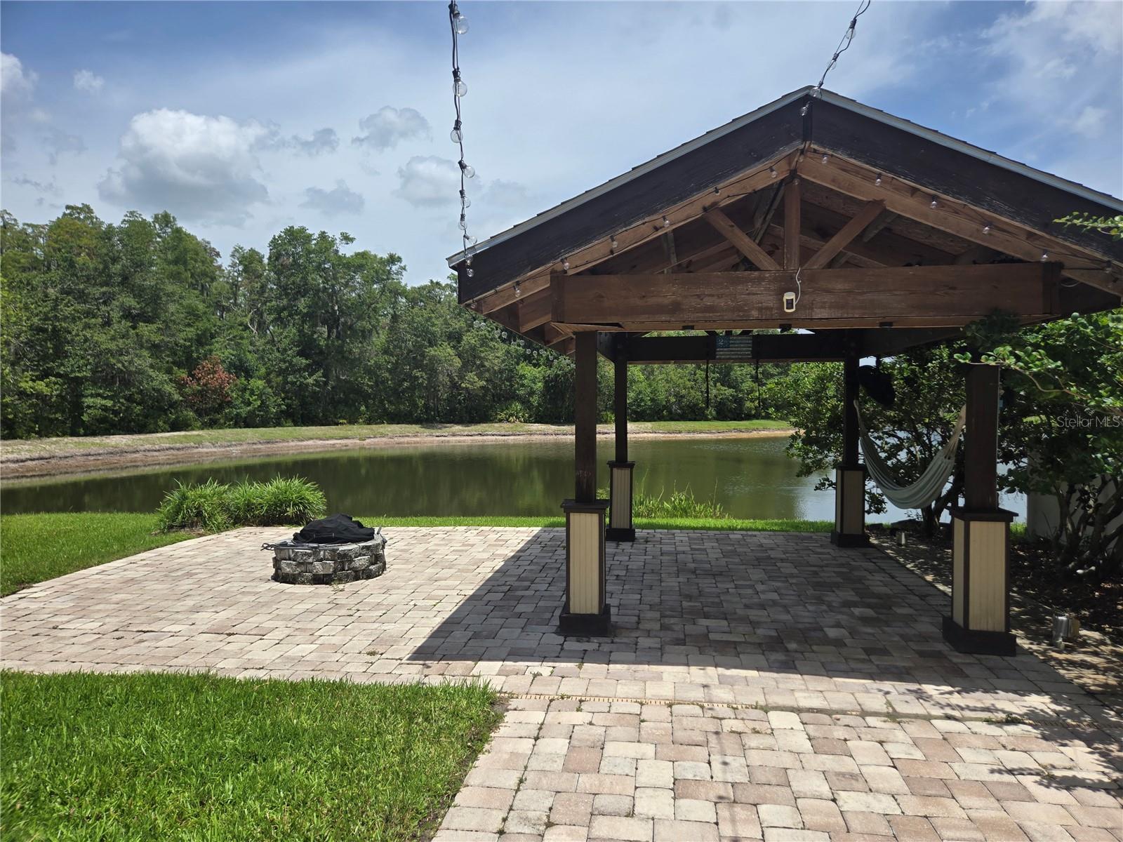 Listing photo id 11 for 31141 Harthorn Court