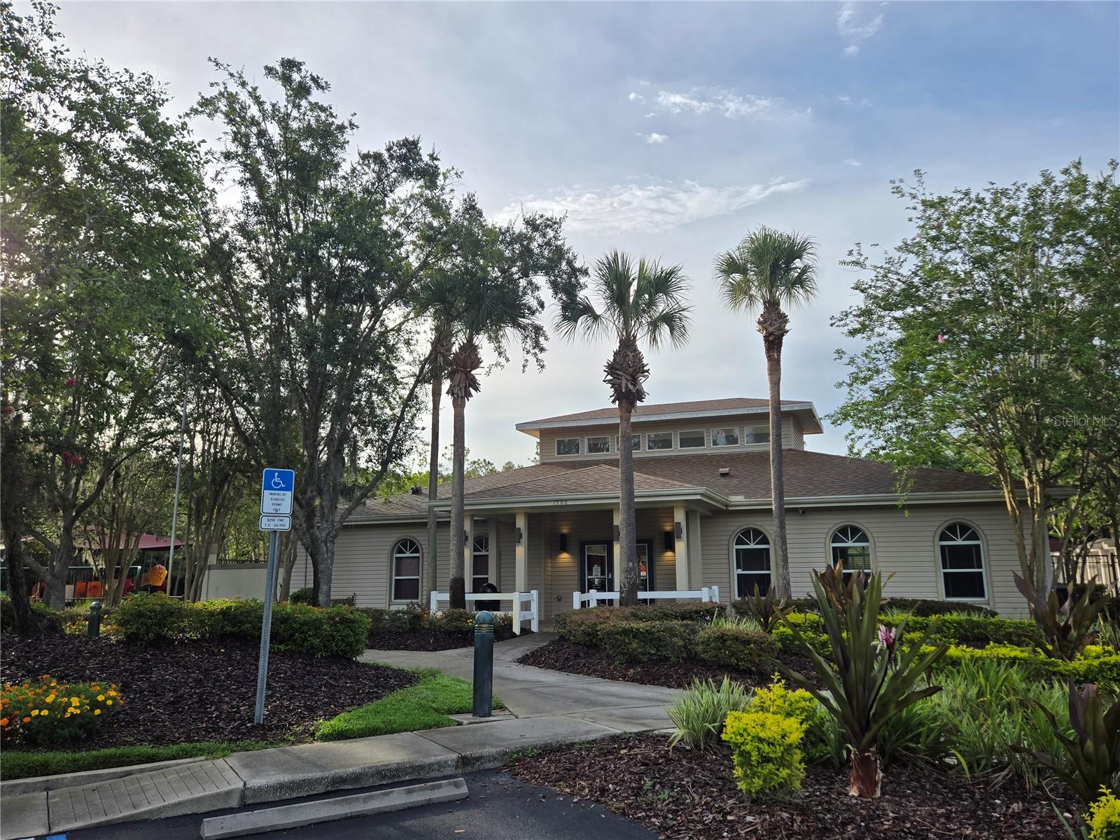 Listing photo id 17 for 31141 Harthorn Court