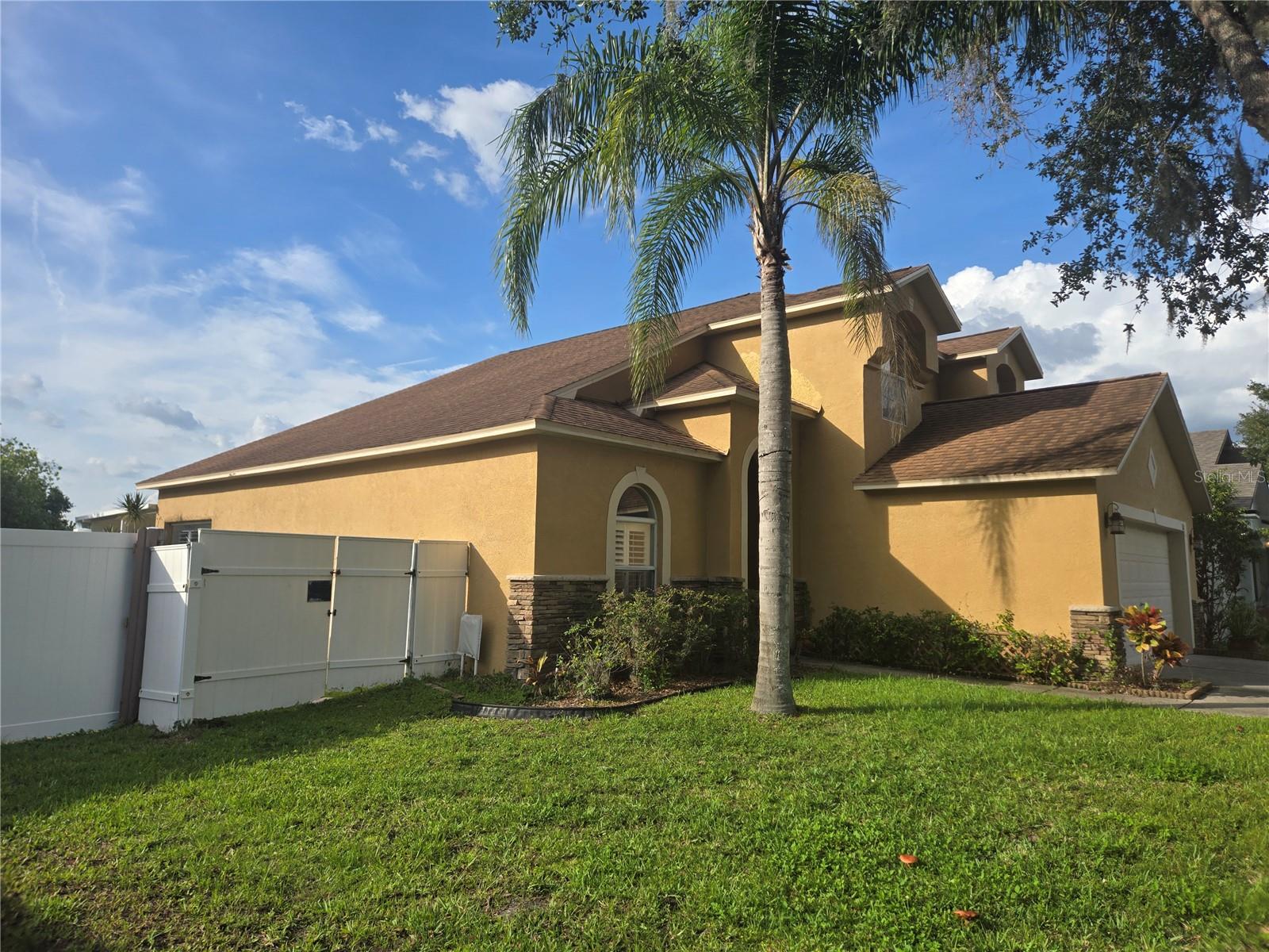 Listing photo id 0 for 31141 Harthorn Court