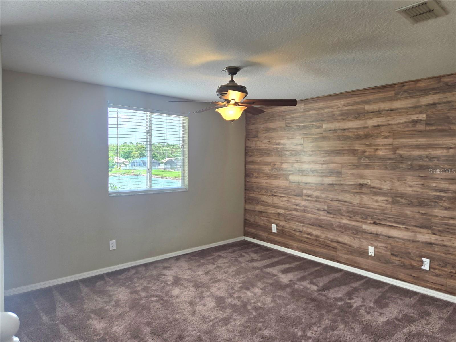 Listing photo id 5 for 31141 Harthorn Court