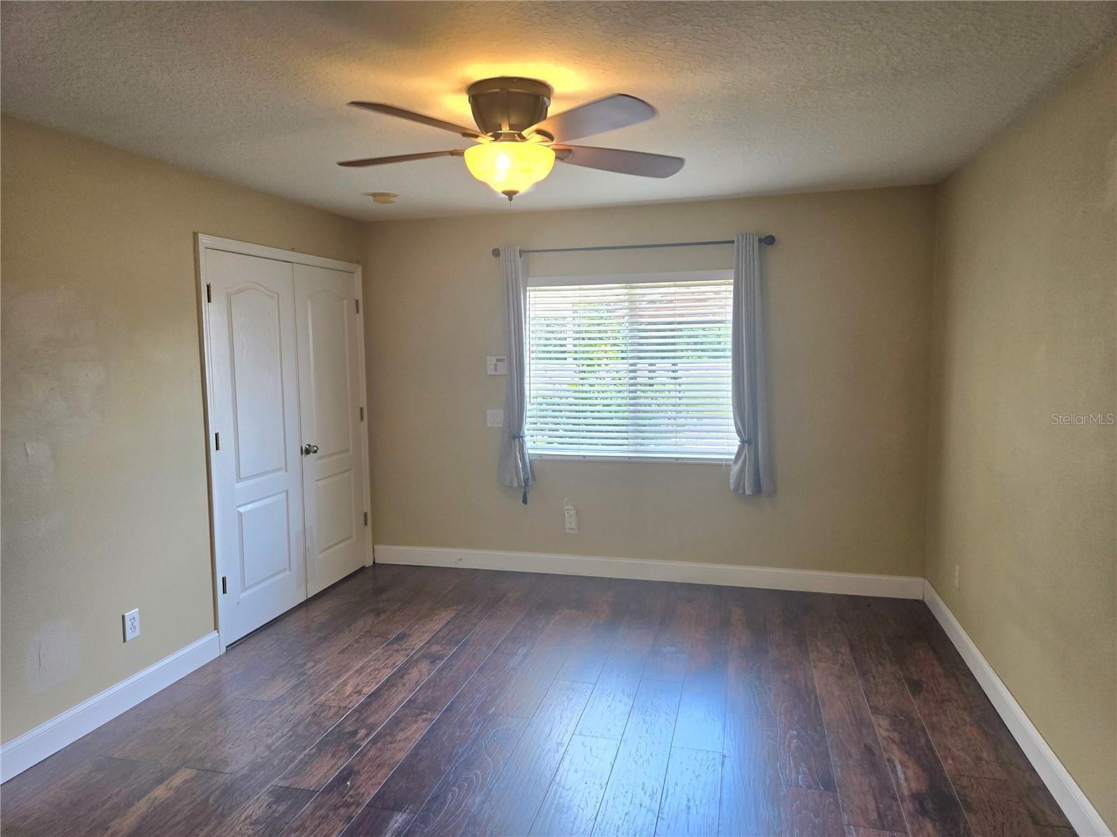Listing photo id 6 for 31141 Harthorn Court