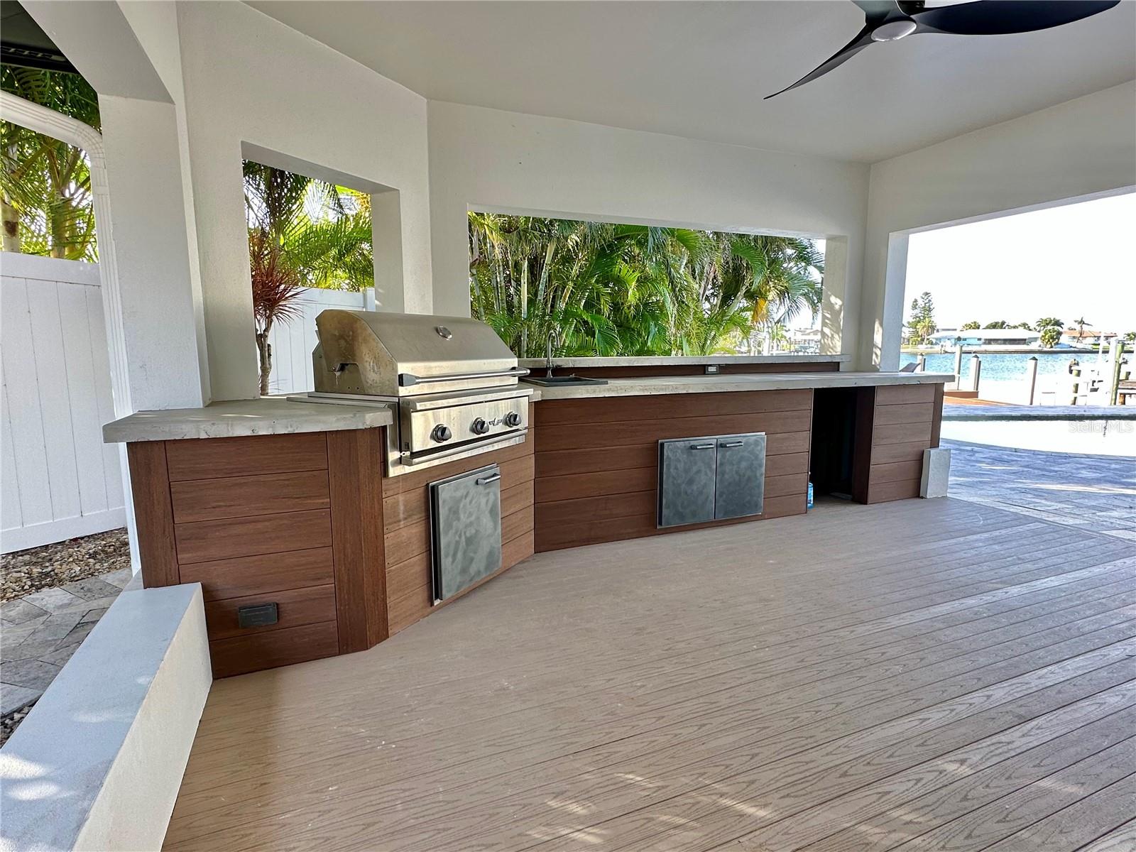 Image 36 of 81 For 320 Palm Island Ne