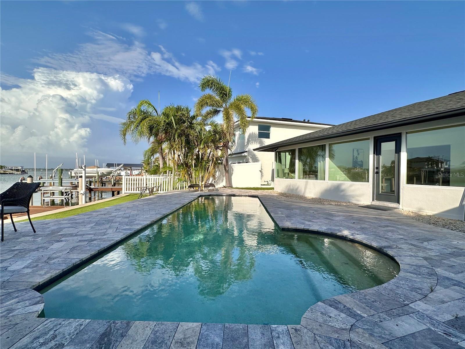 Image 41 of 81 For 320 Palm Island Ne