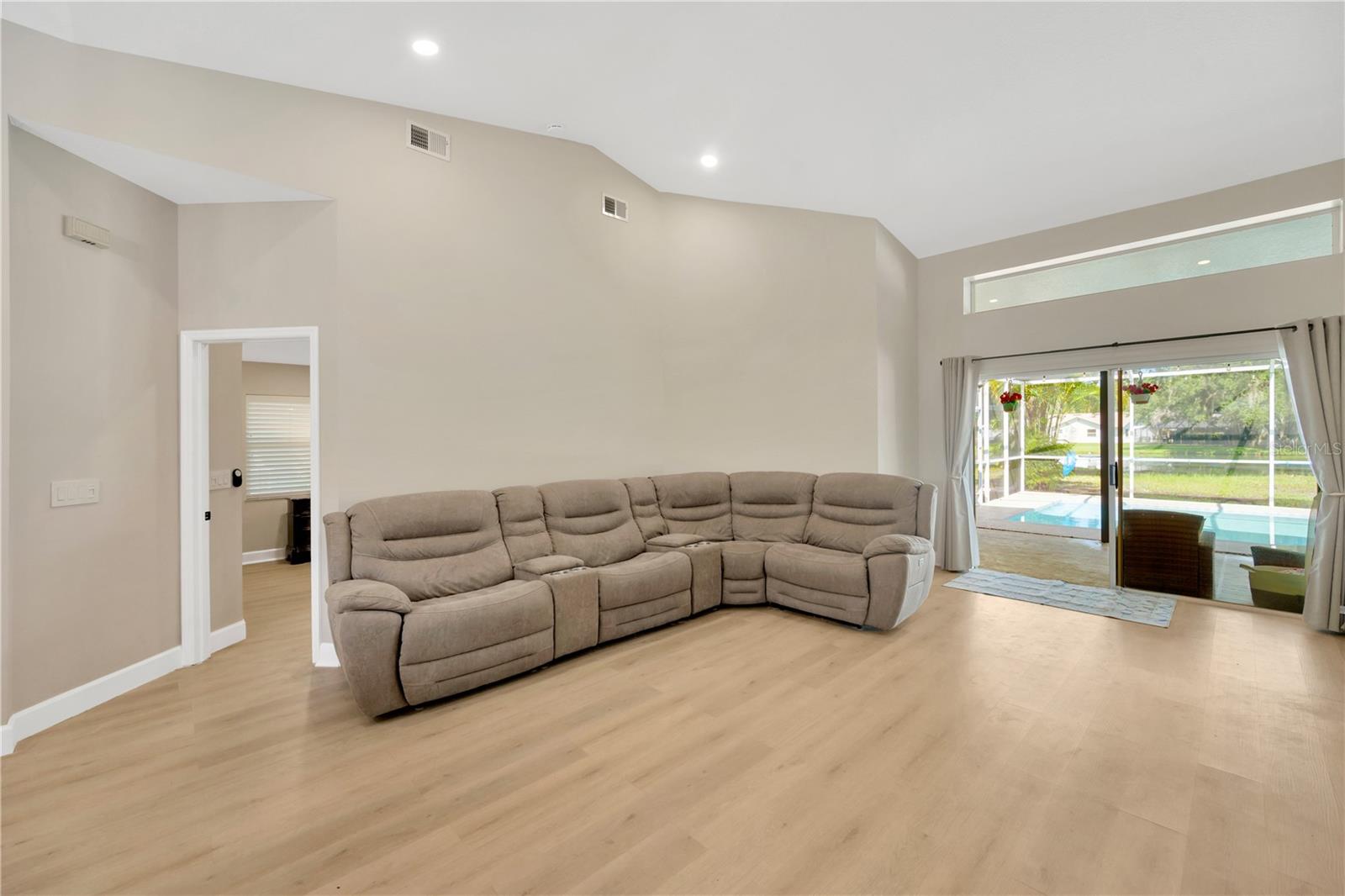 Image 21 of 67 For 4617 Basswood Street