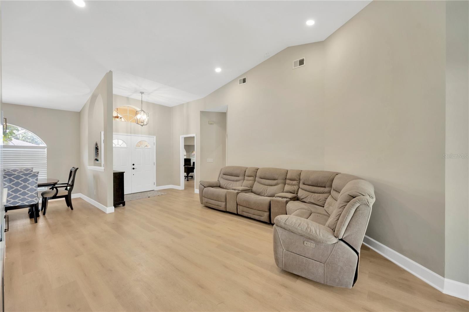 Image 22 of 67 For 4617 Basswood Street