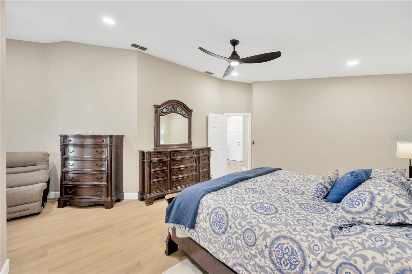 Image 36 of 67 For 4617 Basswood Street