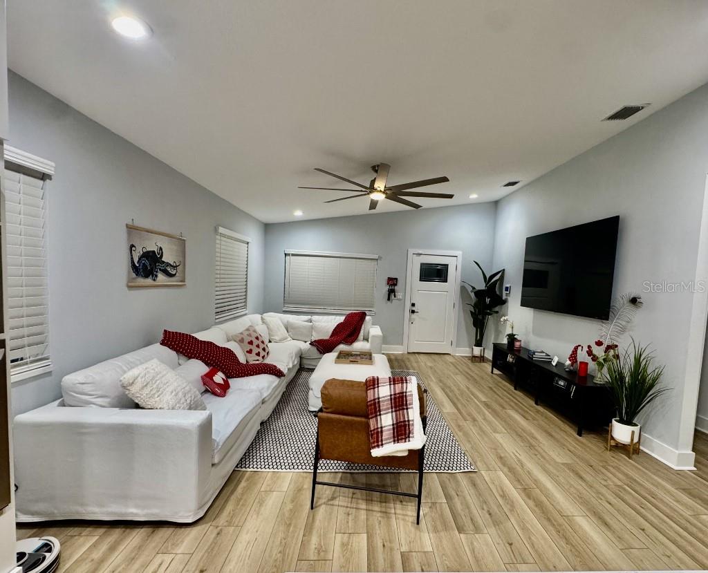 Image 2 of 7 For 4029 9th Avenue S