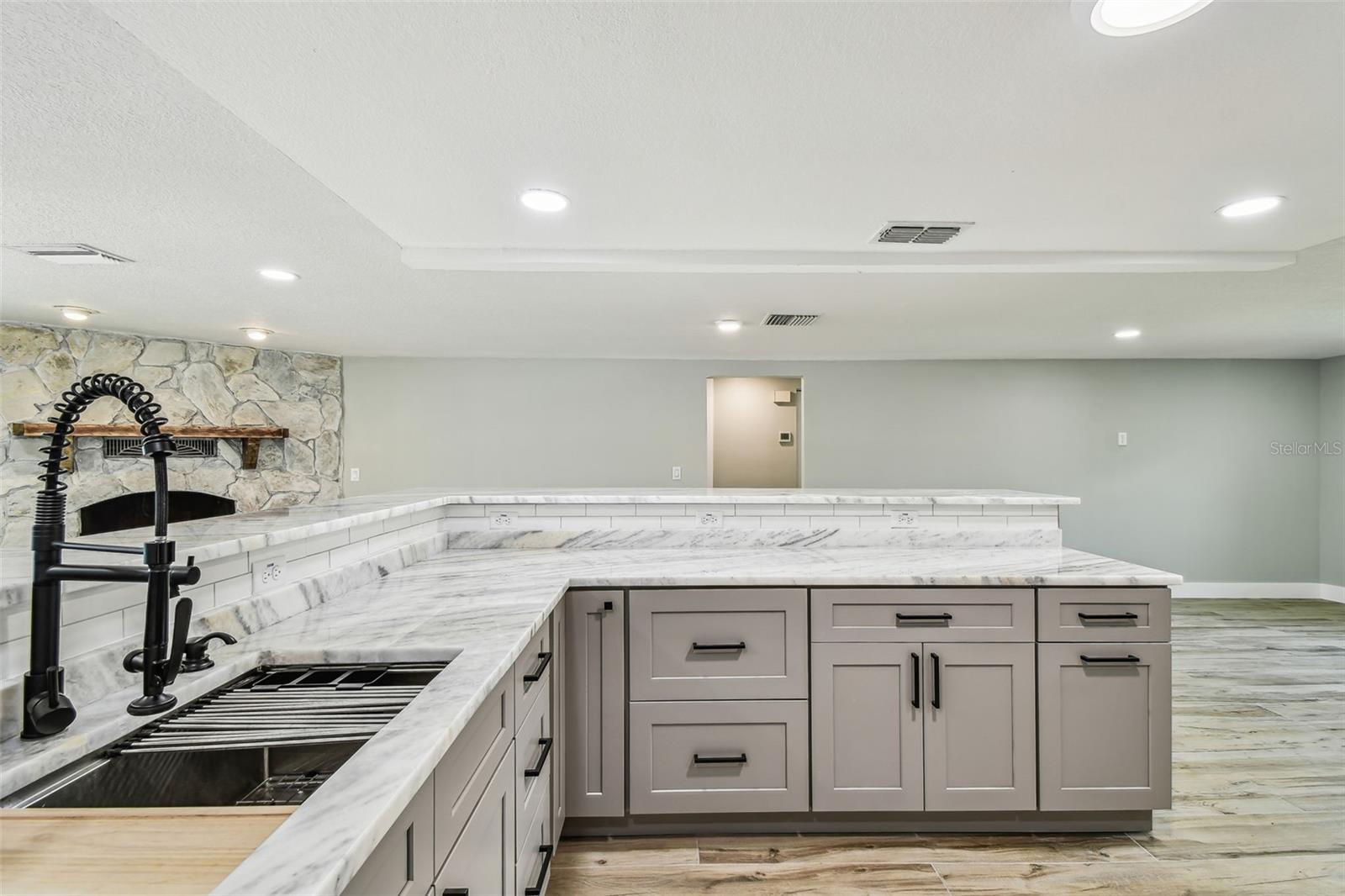 Image 11 of 92 For 13909 Berkowitz Avenue