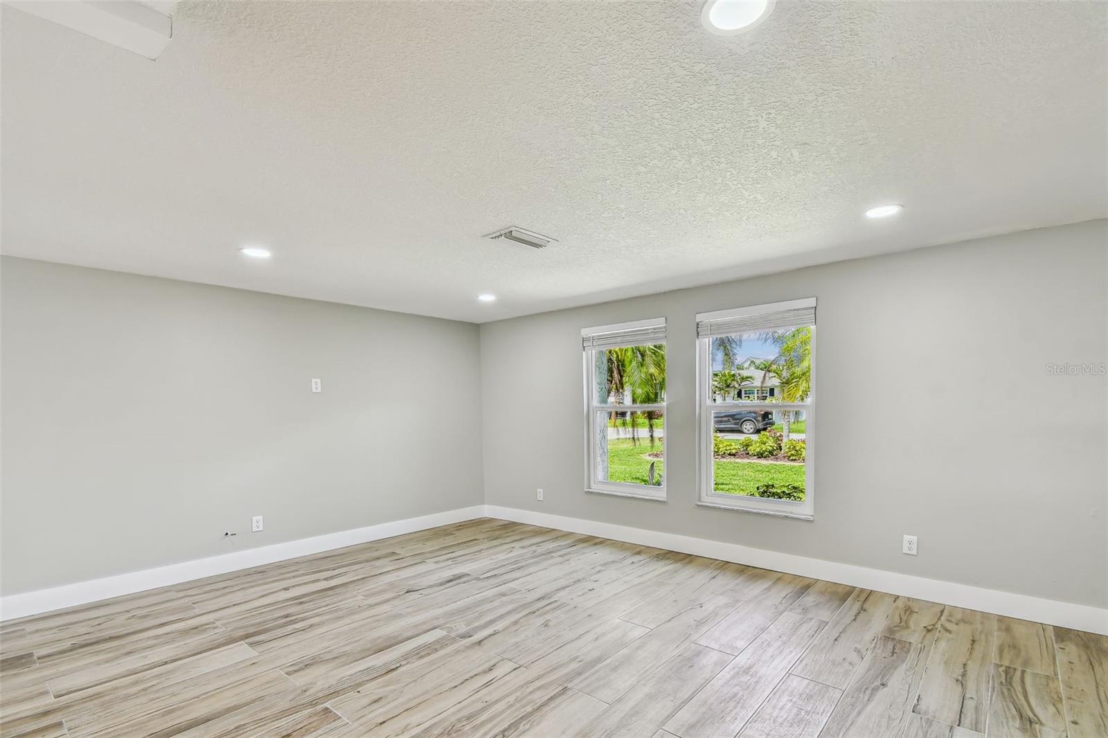 Image 20 of 92 For 13909 Berkowitz Avenue