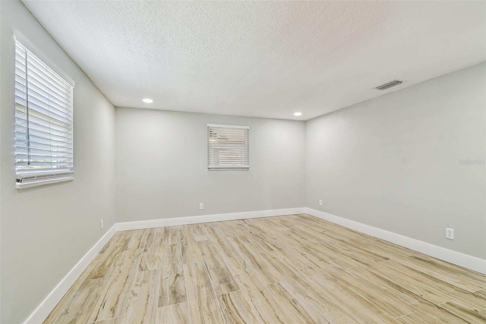 Image 24 of 92 For 13909 Berkowitz Avenue