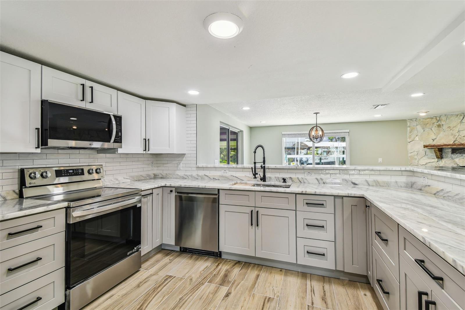 Image 9 of 92 For 13909 Berkowitz Avenue