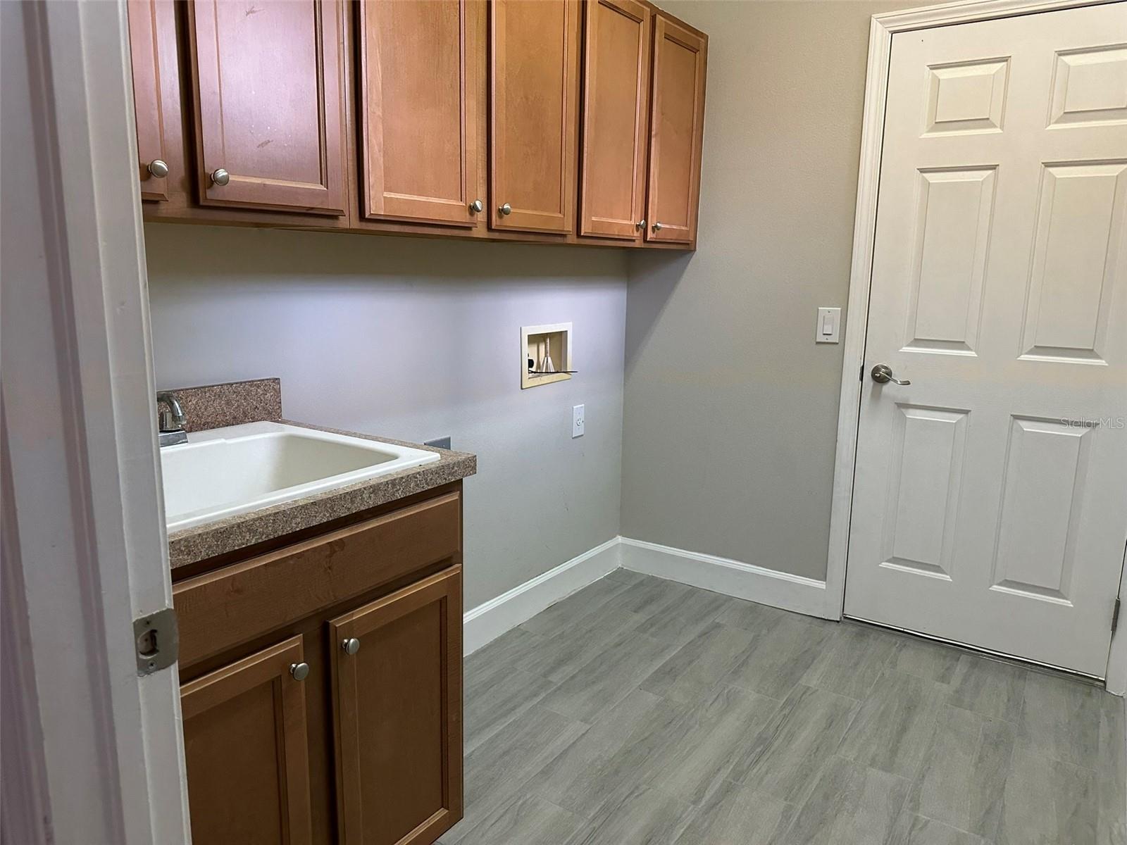 Image 11 of 48 For 1008 Arista Boulevard