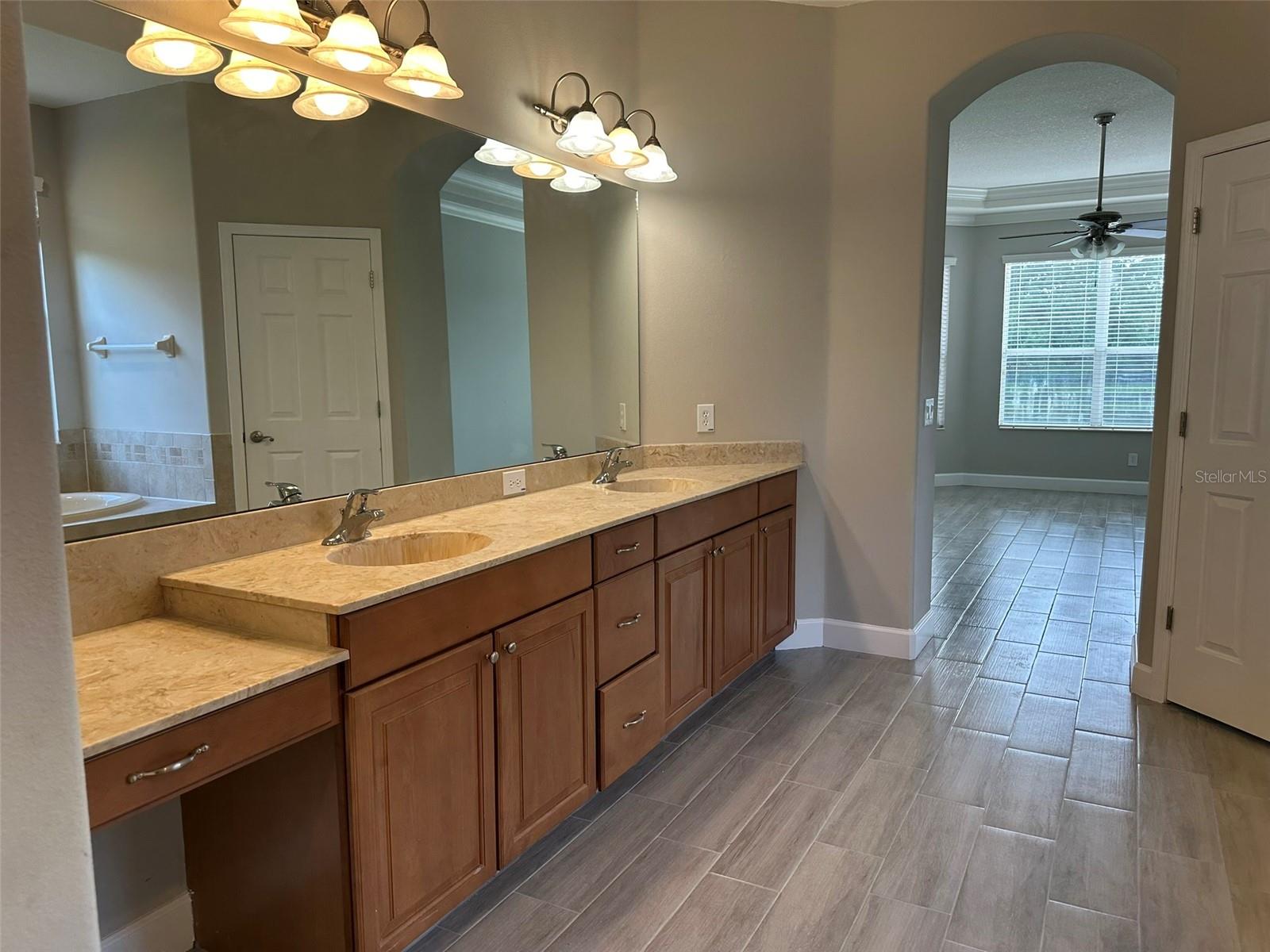 Image 8 of 48 For 1008 Arista Boulevard