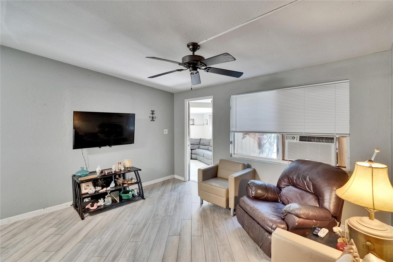 Image 13 of 42 For 10549 112th Avenue