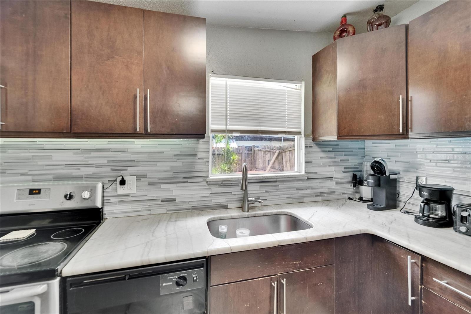 Image 15 of 42 For 10549 112th Avenue
