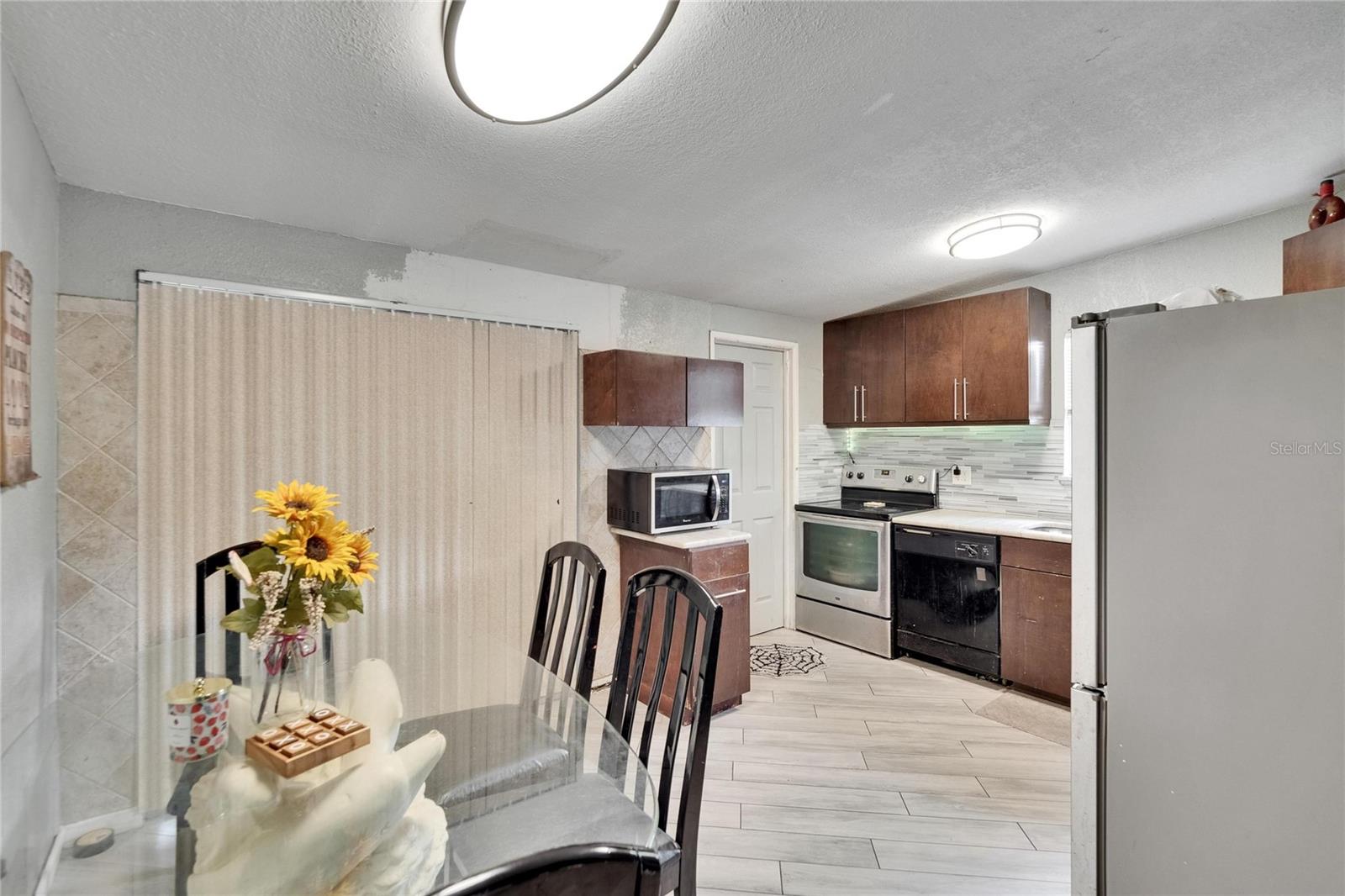 Image 18 of 42 For 10549 112th Avenue
