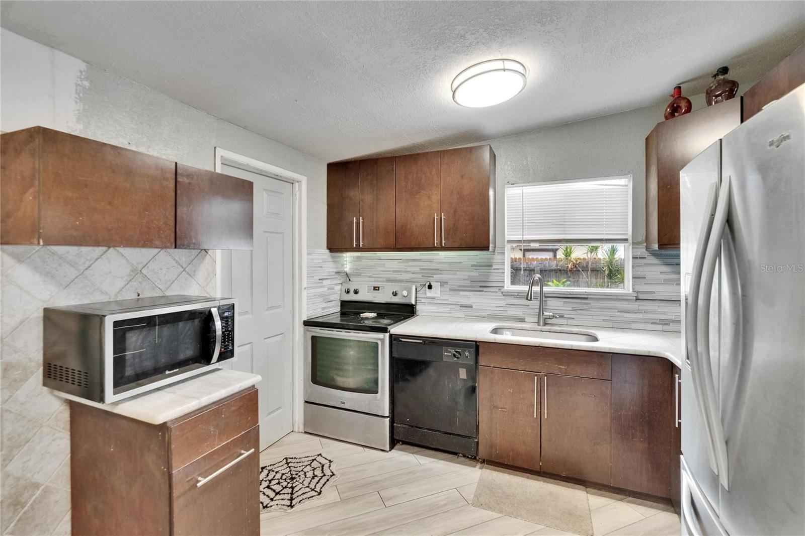 Image 19 of 42 For 10549 112th Avenue