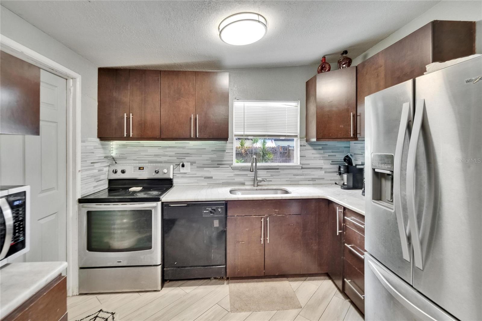 Image 20 of 42 For 10549 112th Avenue
