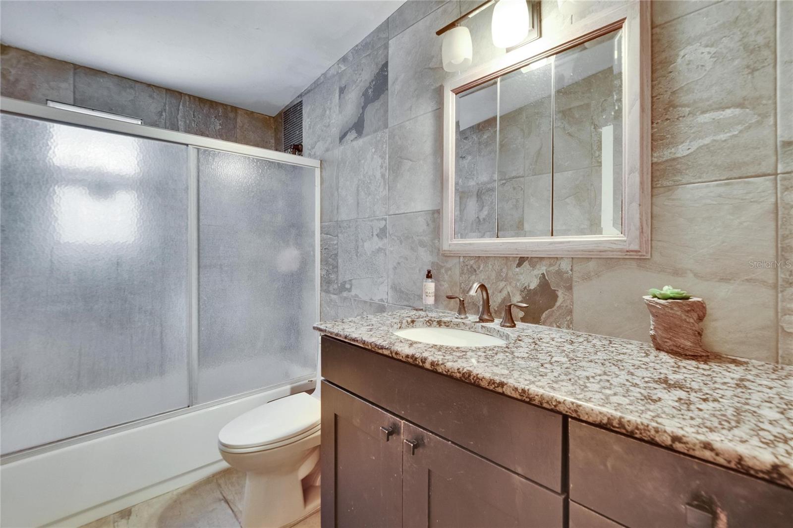 Image 23 of 42 For 10549 112th Avenue