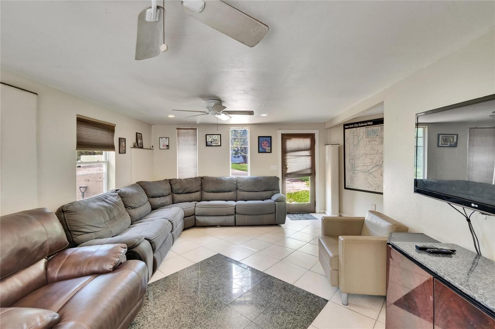 Image 8 of 42 For 10549 112th Avenue