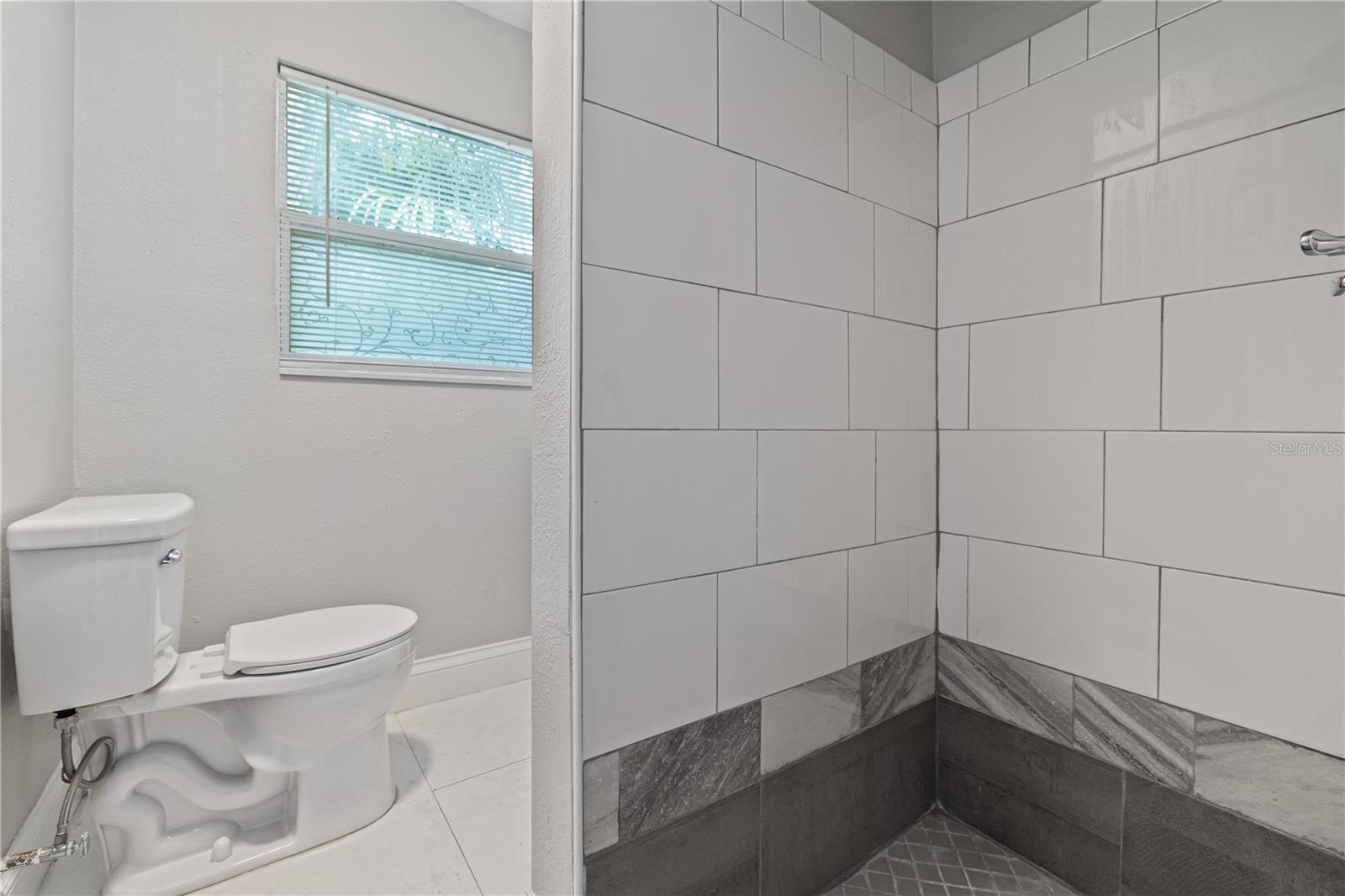 Image 16 of 17 For 917 30th Avenue N 4