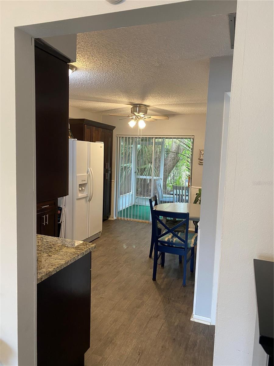 Image 10 of 38 For 832 Cambridge Court