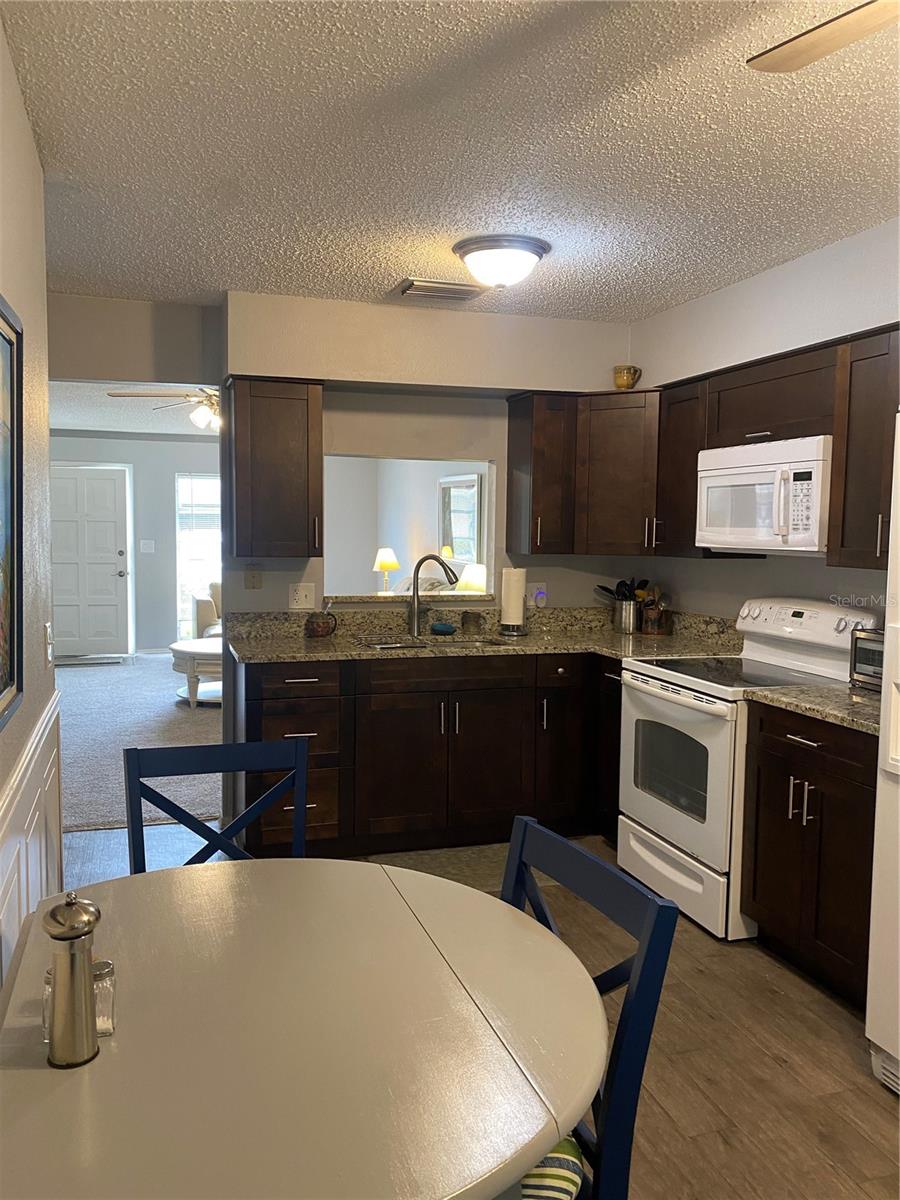 Image 11 of 38 For 832 Cambridge Court