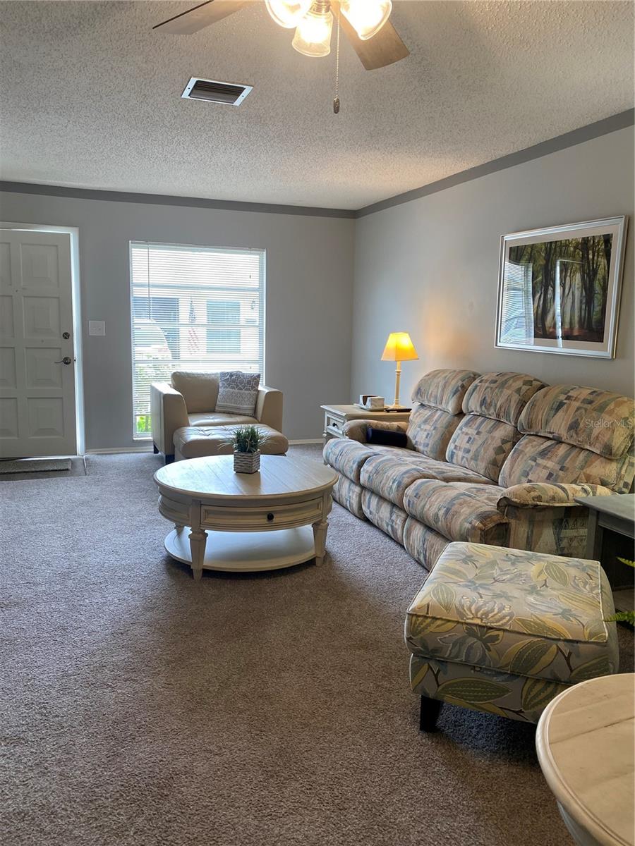 Image 4 of 38 For 832 Cambridge Court