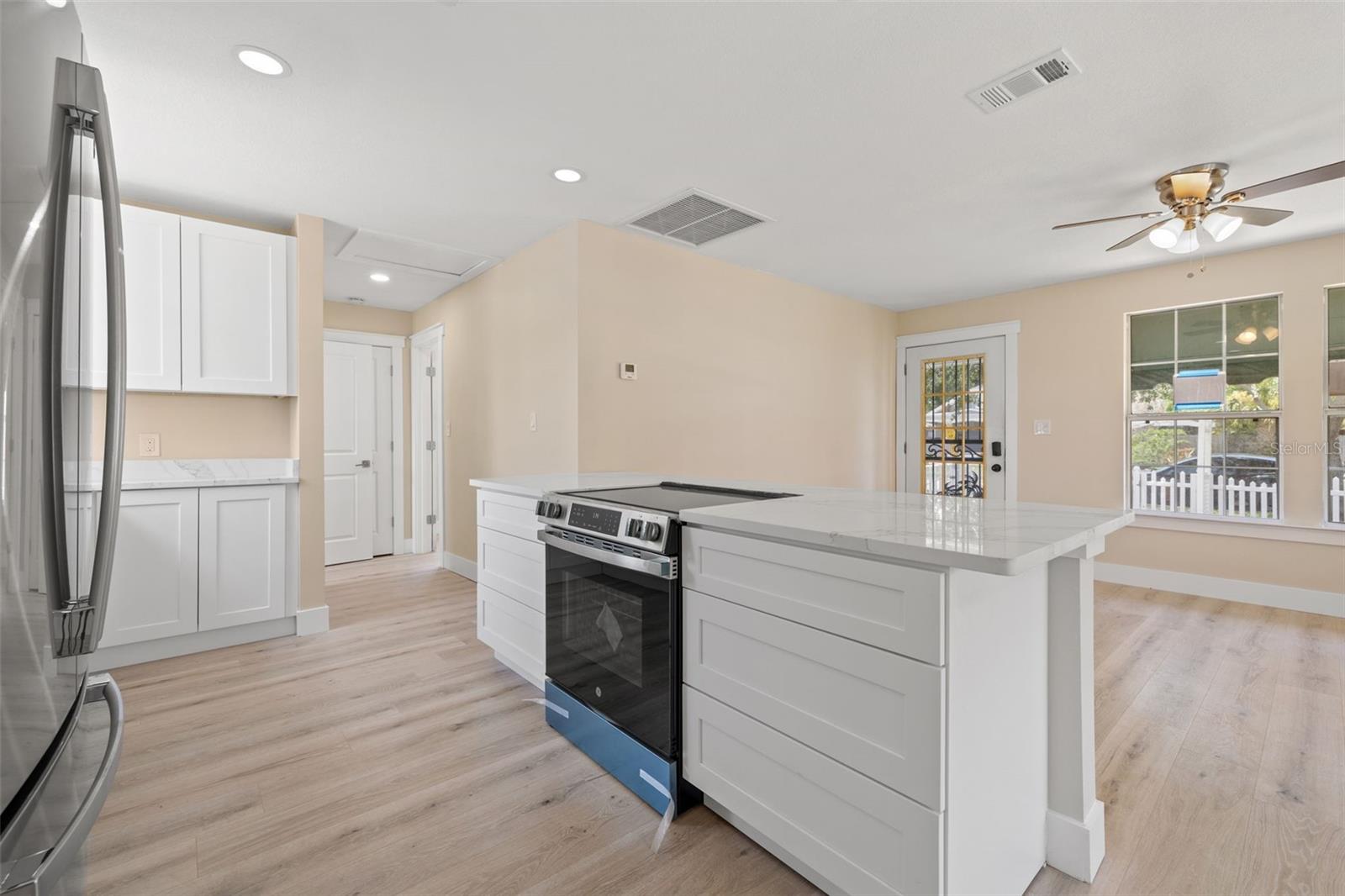 Image 12 of 28 For 3940 Miramar Way S
