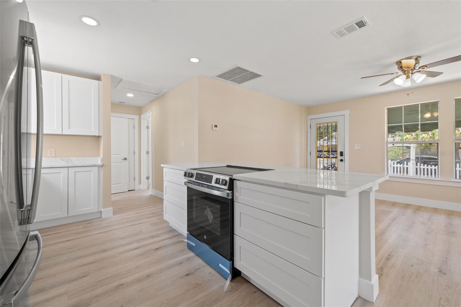 Image 15 of 28 For 3940 Miramar Way S