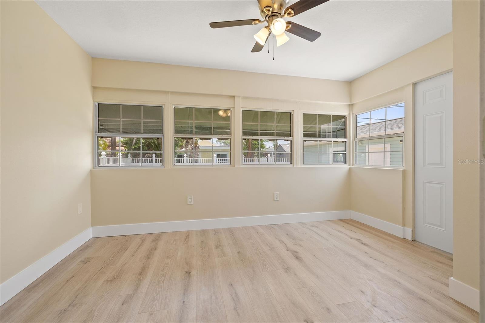 Image 18 of 28 For 3940 Miramar Way S