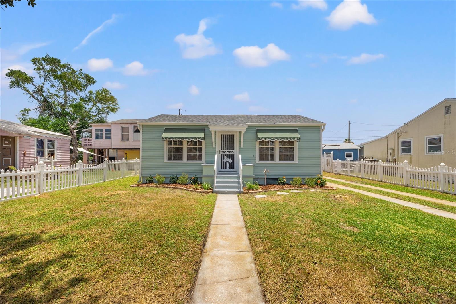 Image 2 of 28 For 3940 Miramar Way S