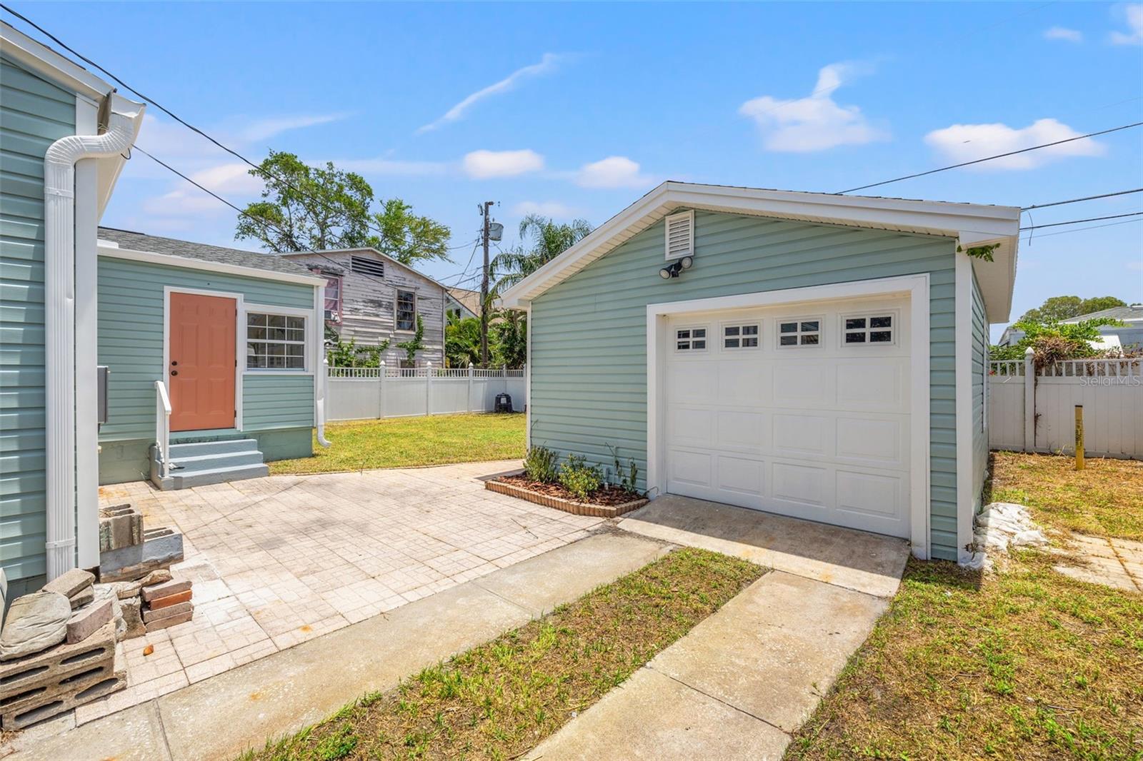 Image 24 of 28 For 3940 Miramar Way S