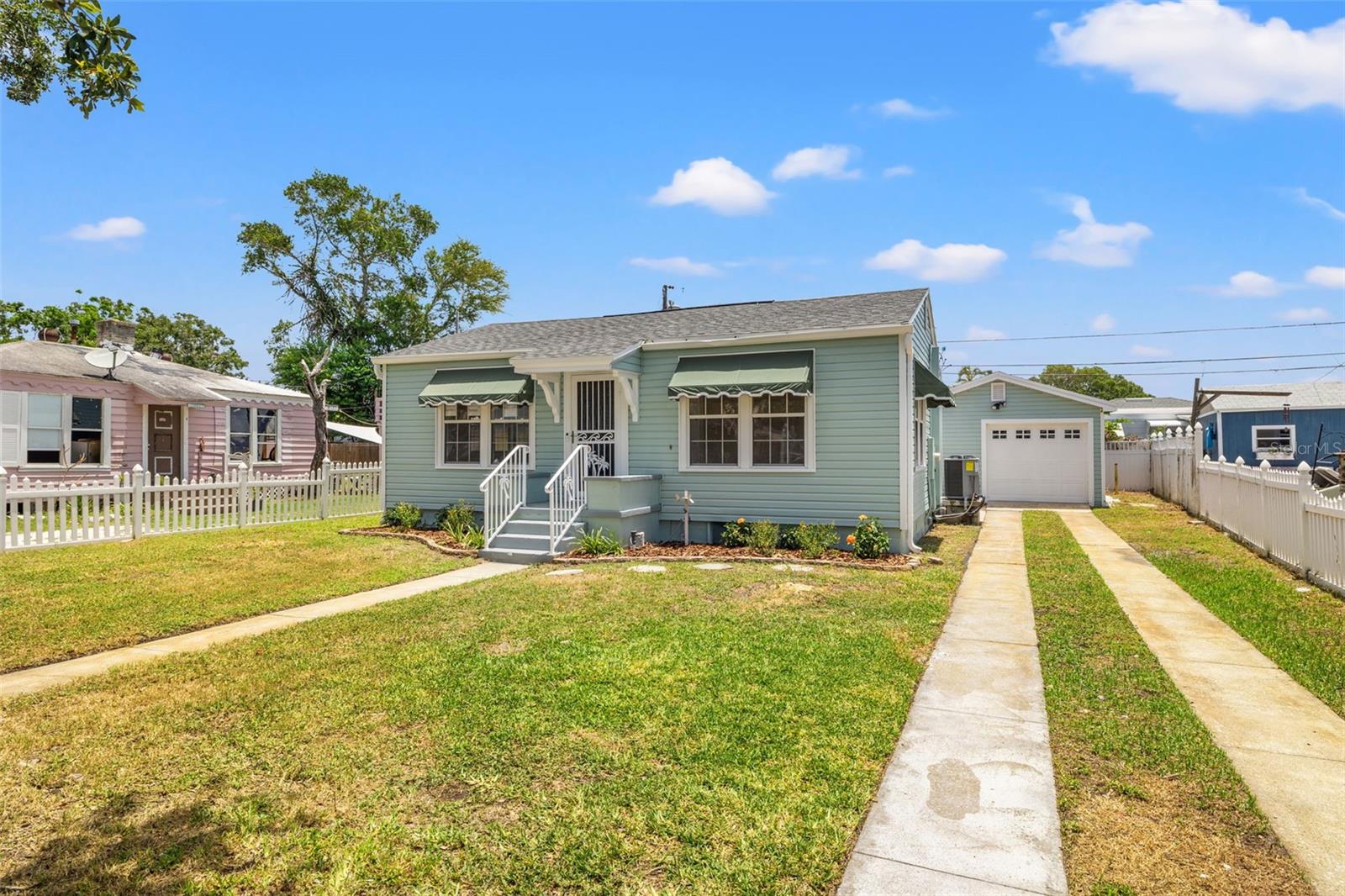 Image 3 of 28 For 3940 Miramar Way S