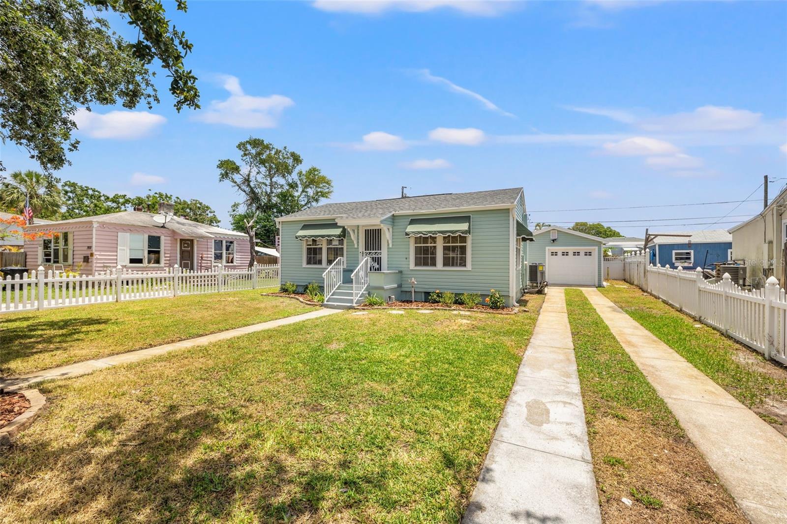 Image 4 of 28 For 3940 Miramar Way S