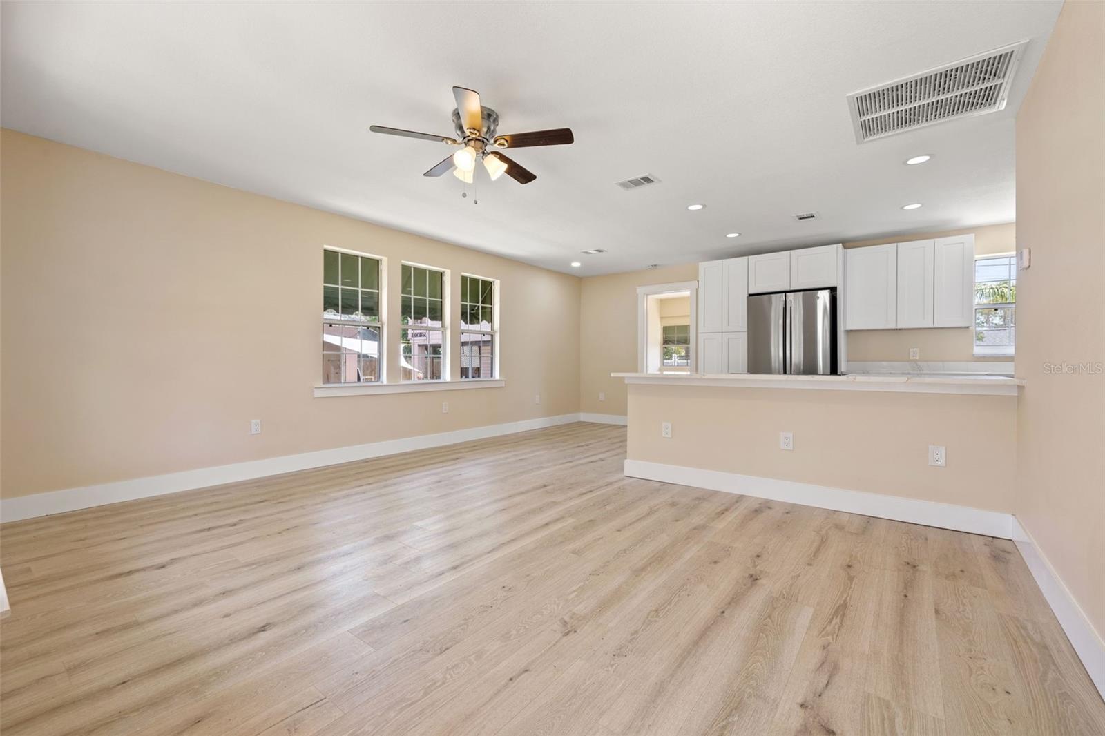 Image 6 of 28 For 3940 Miramar Way S