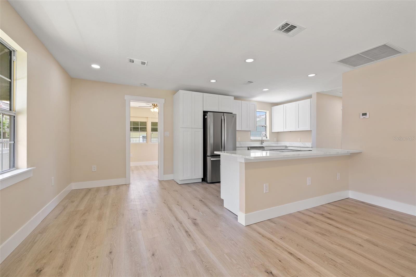 Image 7 of 28 For 3940 Miramar Way S
